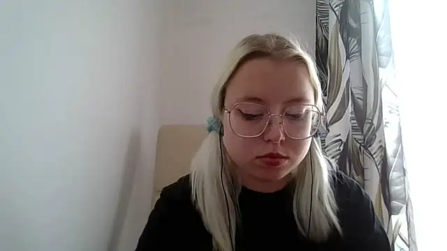 Show modela MaddieTeen na web-kameri