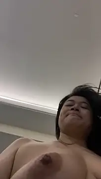 mo-mo-69 Live XXX-chat