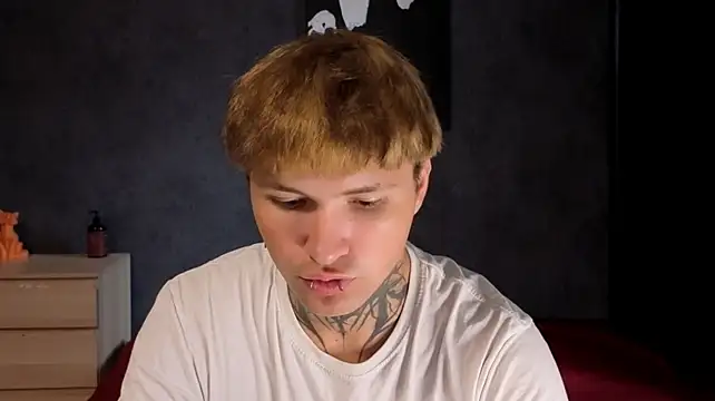 JonnyDarkk Adlı Modelin Canlı XXX Sohbeti