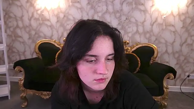 Show modela CassandraGold na web-kameri