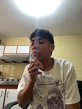 Shy_yahi Webcam Show
