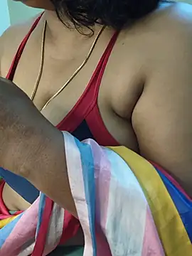 Pokazy przed kamerką – AADHIRA_Tamil_Mallu