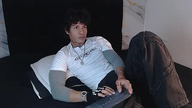 MaximilianRoth Live XXX-Chat