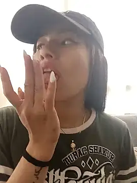 _Luna_Blooms' Live XXX Chat