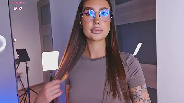Show modela Velina83 na web-kameri