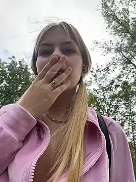 RossyMood: вебкам-шоу
