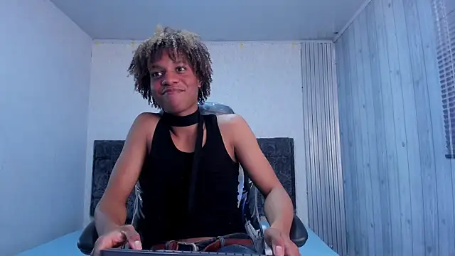 luccas_lowee élő XXX-chatje