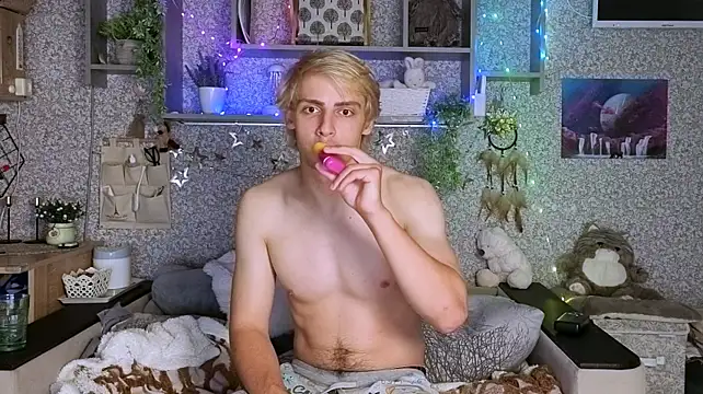 BloodyBlondiee webcam show