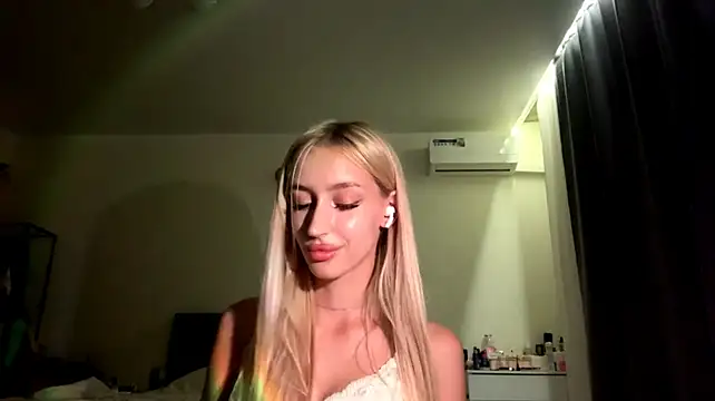 Show modela TanekaAmela na web-kameri
