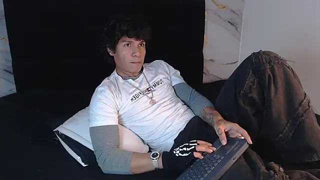 MaximilianRoth Live XXX-Chat