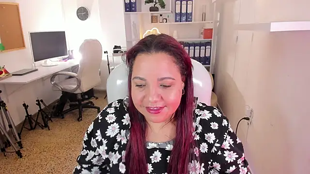 دردشة Crystal_mommy الجنسية دون اتصال