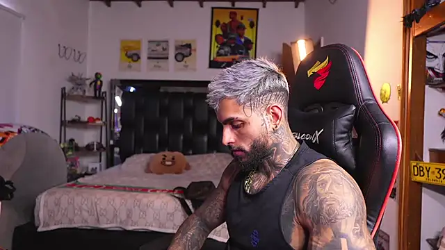 logan_hugh8 Adlı Modelin Canlı XXX Sohbeti