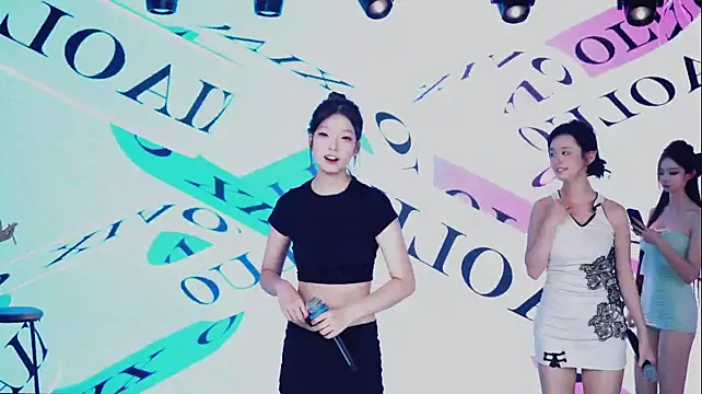 GIVENCHY-001 现场XXX聊天