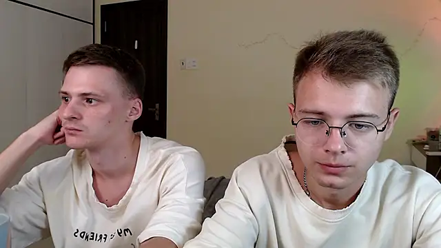 NikiKerryCum: вебкам-шоу