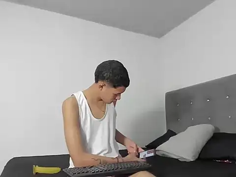 Chat +18 de RoySteven ao vivo