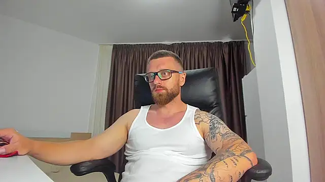 Show modela Findom_guy na web-kameri