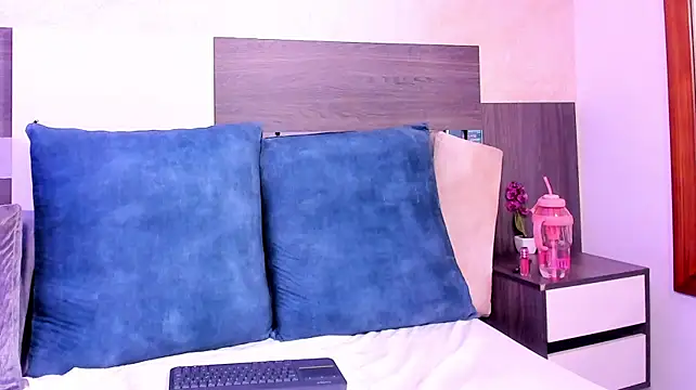 Chat +18 de Julieta_Vegah ao vivo