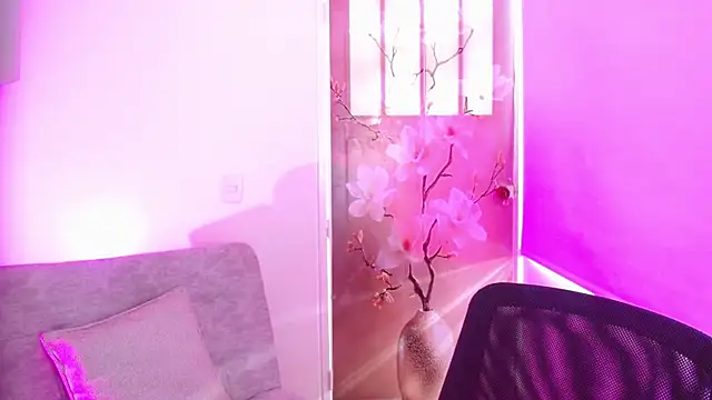 milfrousse Adlı Modelin Canlı XXX Sohbeti