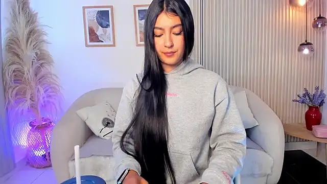 Chat +18 de Bella_rochee ao vivo
