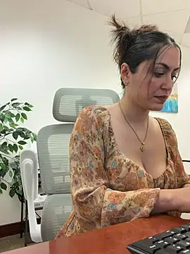 Show modela YourQueen18 na web-kameri