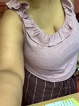 Curvydesifromgermany Adlı Modelin Canlı XXX Sohbeti