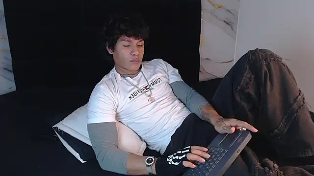 MaximilianRoth XXX чат на живо