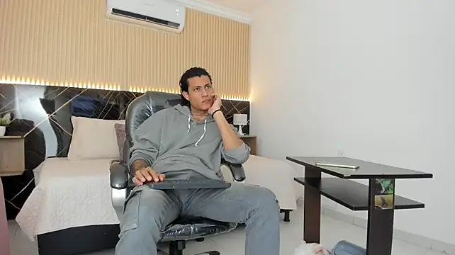 Czat XXX na żywo – Damian_romanoff_