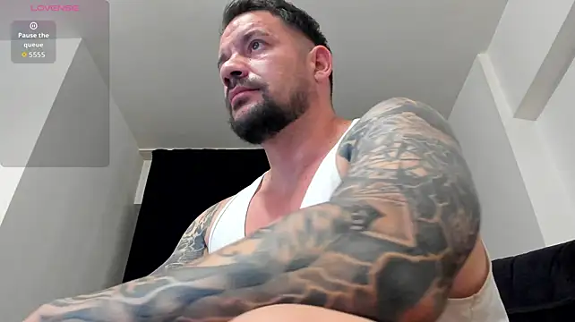 musclemonster31 网络视讯表演