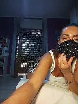 Akemi_rossi live XXX chat