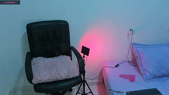 KissyDevil live XXX chat