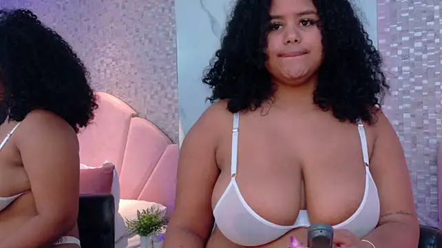 Chat +18 de KarlaRonso ao vivo