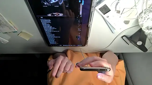 Cockoroach3333 라이브 XXX 채팅