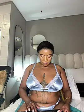 MIAMI9のライブXXXチャット