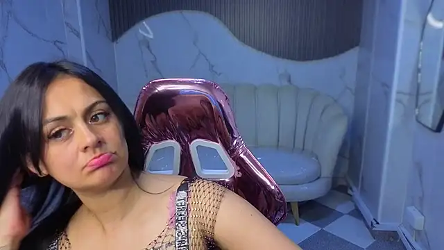 Chat +18 de Keilyy_b ao vivo