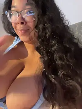 XMara Adlı Modelin Canlı XXX Sohbeti