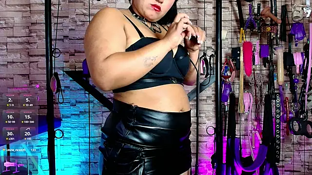 XXX chat uživo modela Caroline_bdsm