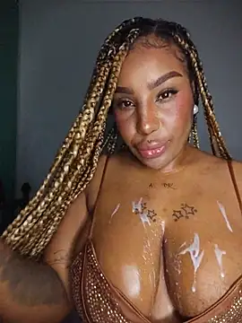 Chat +18 de Queen_Amara ao vivo