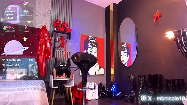 Chat XXX en directo de MissNicoleSds