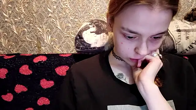 Chat +18 de CaraDelevingnee ao vivo