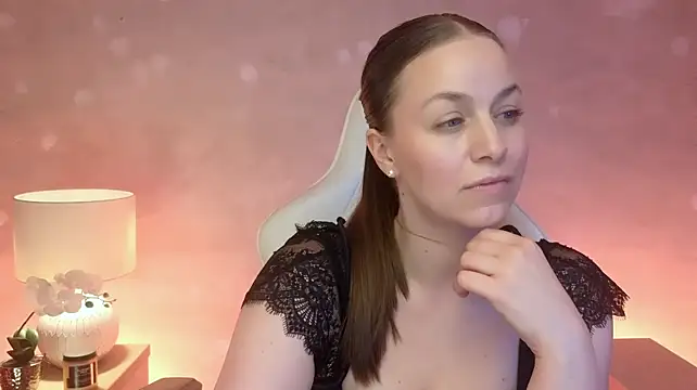 Chat +18 de MilaFleur ao vivo