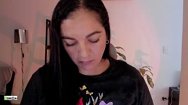 Chat +18 de urcute_kitten ao vivo