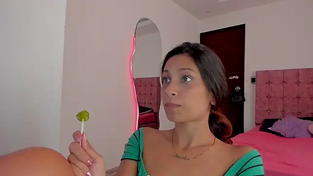 Chat +18 de cora_22 ao vivo