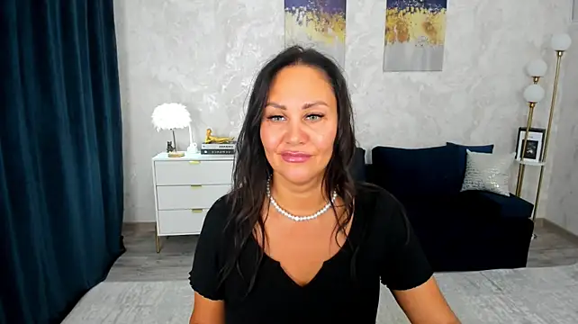 MilaUrban's Live XXX Chat