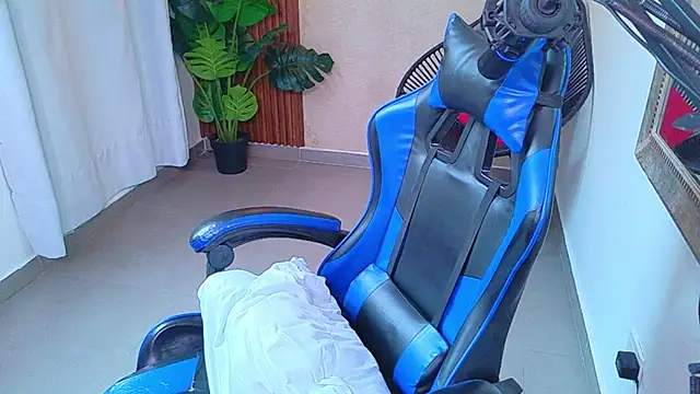 Chat +18 de Kenya--Buhle ao vivo