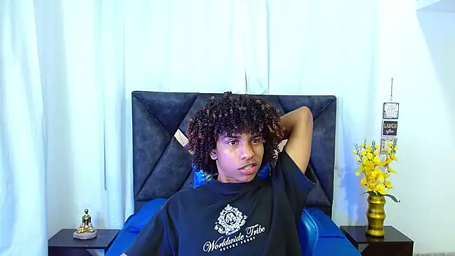 Show modela angelll18_ na web-kameri