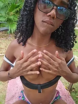 Chat +18 de Lucia_Milano ao vivo