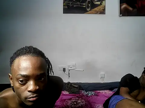 threemanias XXX чат на живо