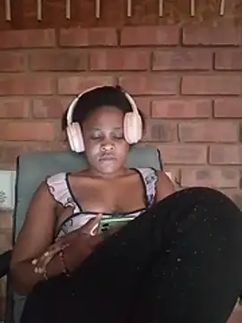 Chat +18 de BlondieBitch ao vivo