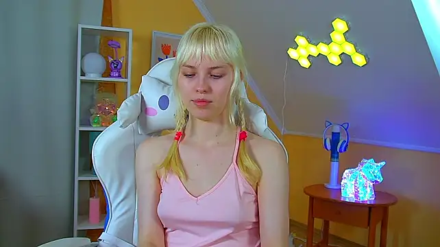 Živý XXX chat HannahHollis