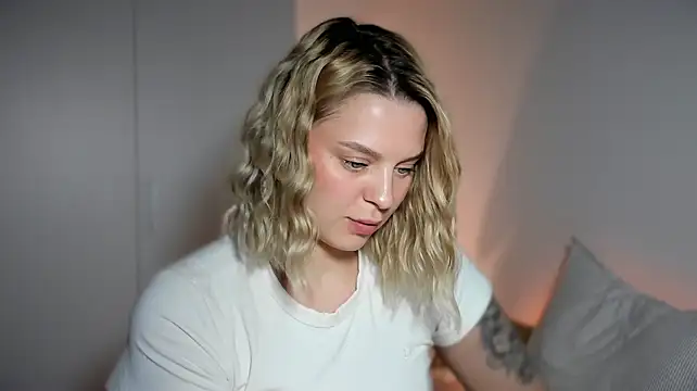 LilyFlamee Adlı Modelin Canlı XXX Sohbeti